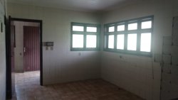 Casa com 03 dormitórios em Lomba Grande 