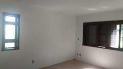 Casa com 03 dormitórios em Lomba Grande 
