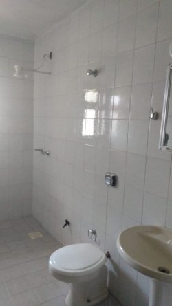Casa com 03 dormitórios em Lomba Grande 