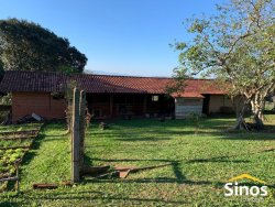 Casa com 03 dormitórios em Lomba Grande 