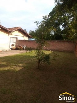 Casa com 03 dormitórios em Lomba Grande 