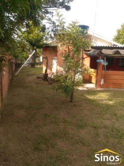 Casa com 03 dormitórios em Lomba Grande 