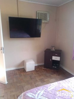 Casa com 03 dormitórios em Lomba Grande 