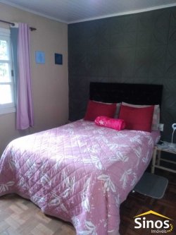 Casa com 03 dormitórios em Lomba Grande 