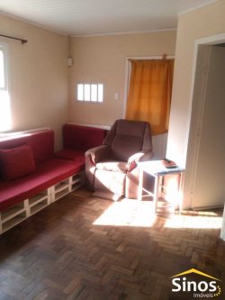 Casa com 03 dormitórios em Lomba Grande 