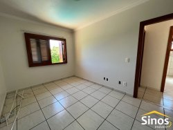 Linda casa na área central de Lomba Grande 