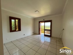 Linda casa na área central de Lomba Grande 