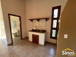 Linda casa na área central de Lomba Grande 