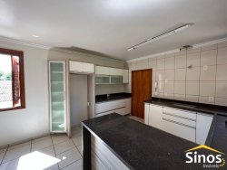Linda casa na área central de Lomba Grande 