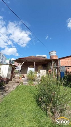 Casa com 04 dormitórios no bairro Vila nova 