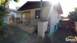 Casa com 05 dormitórios no bairro Vila Nova 