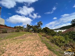 Terreno de esquina com casa no bairro Vila Nova 