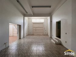 Sobrado de esquina com 04 dormitórios no bairro Operário 