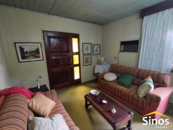 Casa com 03 dormitórios no bairro Vila Nova 