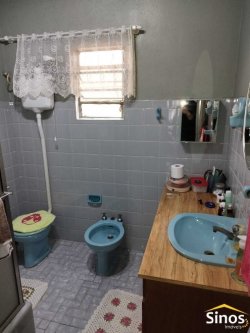 Casa com 03 dormitórios no bairro Vila Nova 