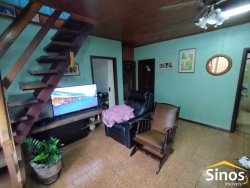 Casa com 03 dormitórios no bairro Vila Nova 