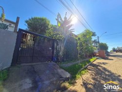 Casa com 02 dormitórios no bairro Solar do Campo 