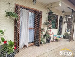 Casa com 03 dormitórios no condomínio das Margaridas  
