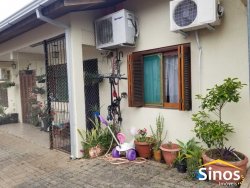 Casa com 03 dormitórios no condomínio das Margaridas  