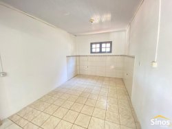 Casa com 03 dormitórios em Lomba Grande 