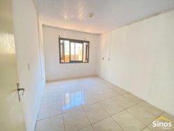 Casa com 03 dormitórios em Lomba Grande 
