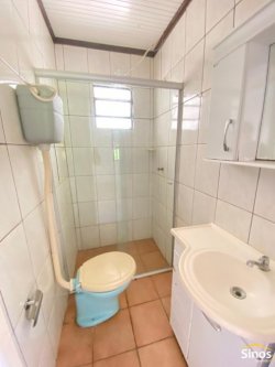 Casa com 03 dormitórios em Lomba Grande 