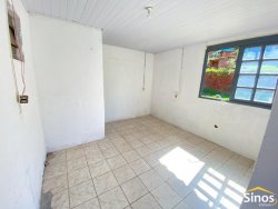 Casa com 03 dormitórios em Lomba Grande 