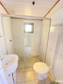 Casa com 03 dormitórios em Lomba Grande 