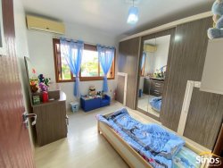 Casa com 03 dormitórios em Lomba Grande 