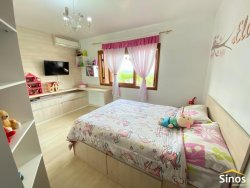 Casa com 03 dormitórios em Lomba Grande 