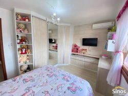 Casa com 03 dormitórios em Lomba Grande 