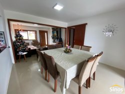 Casa com 03 dormitórios em Lomba Grande 