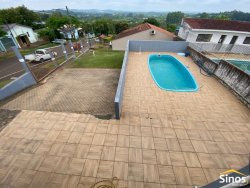 Casa com 03 dormitórios em Lomba Grande 