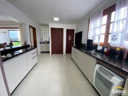 Casa com 03 dormitórios em Lomba Grande 