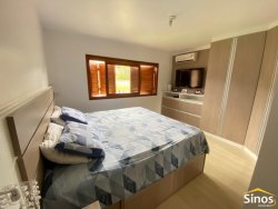 Casa com 03 dormitórios em Lomba Grande 