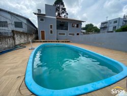 Casa com 03 dormitórios em Lomba Grande 