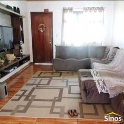 Casa com 03 dormitórios no bairro Vila Progresso 