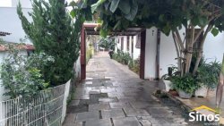 Casa com 03 dormitórios no bairro Vila Progresso 