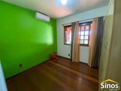 Casa com 03 dormitórios no bairro Feitoria 