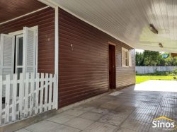 Casa com 02 dormitórios em Lomba Grande 