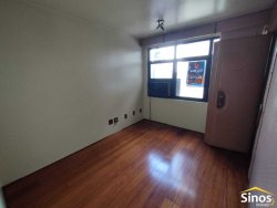 Sala comercial com 32 m² no bairro Centro 