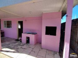 Casa com 02 dormitórios no bairro Santos Dumont 