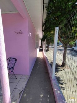 Casa com 02 dormitórios no bairro Santos Dumont 