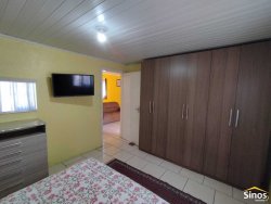 Casa com 02 dormitórios no bairro Santos Dumont 