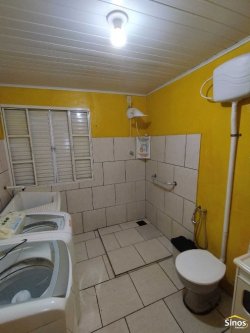 Casa com 02 dormitórios no bairro Santos Dumont 