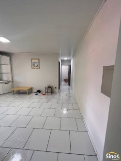 Lindo sobrado na região central de Lomba Grande 