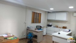 Casa com 03 dormitórios no bairro Lomba Grande 