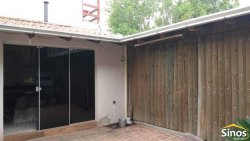 Casa com 03 dormitórios no bairro Lomba Grande 