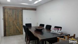 Casa com 03 dormitórios no bairro Lomba Grande 
