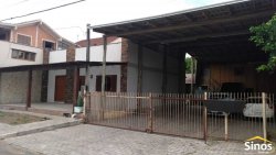 Casa com 03 dormitórios no bairro Lomba Grande 